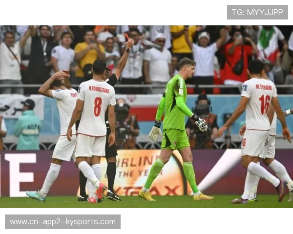 罗马遭红牌加点球争议,加埃塔诺83分钟绝杀引爆主场 罗马遭红牌加点球争议,加埃塔诺83分钟绝杀引爆主场